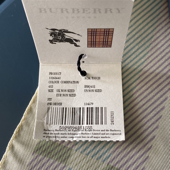 NWT - Burberry Vintage 100% Silk Square - Picture 6 of 9